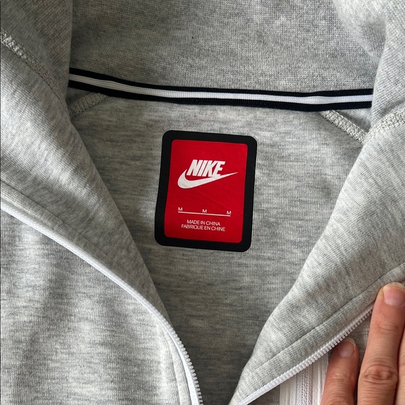 NIKE TECH FLEECE MOTO CAPE FULL ZIP WOMEN'S JACKET - Picture 7 of 11